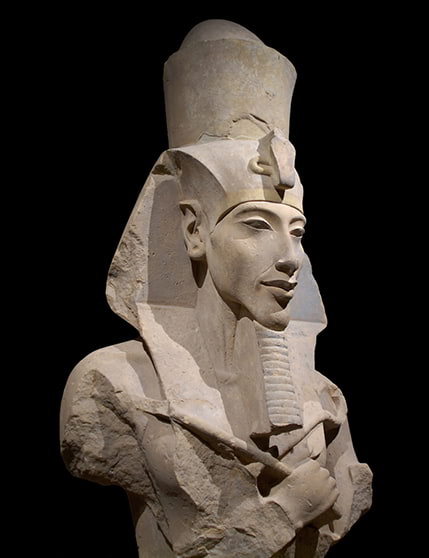 Busto de pedra de Akhenaton