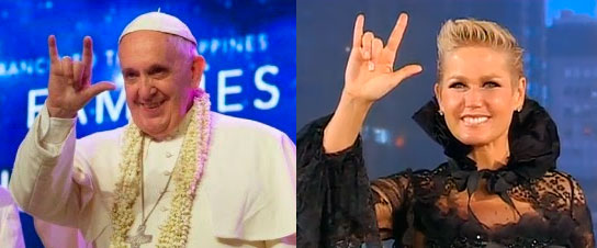 O Papa e a Xuxa fazendo o símbolo de "Eu te amo" em Libras